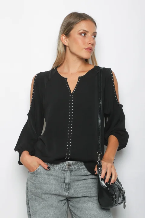 Blusa GAMBER SATEN C/ Hombro Descubierto y Tachas GU0341