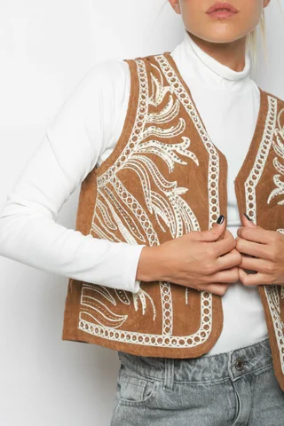 Chaleco VOULE Forrado Bordado con Piedras y Canutillos GU5939 - Vista 3