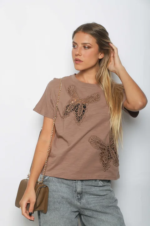 Remera MARIPOSA BORDADA GUJ5231