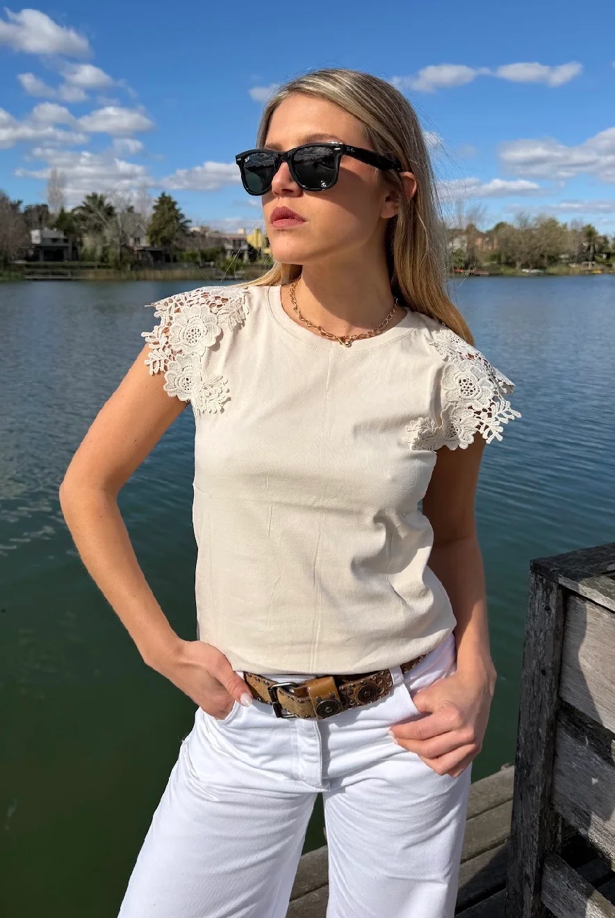 Remera NORMANDI Bordada con Guipiure GU9068