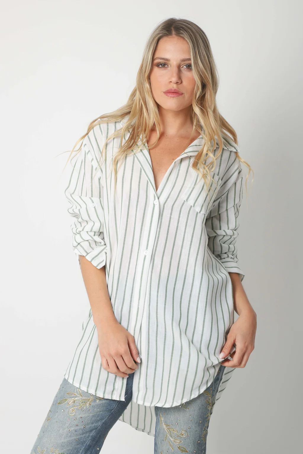 Camisa Emili Lino Larga Rayada con Bolsillo