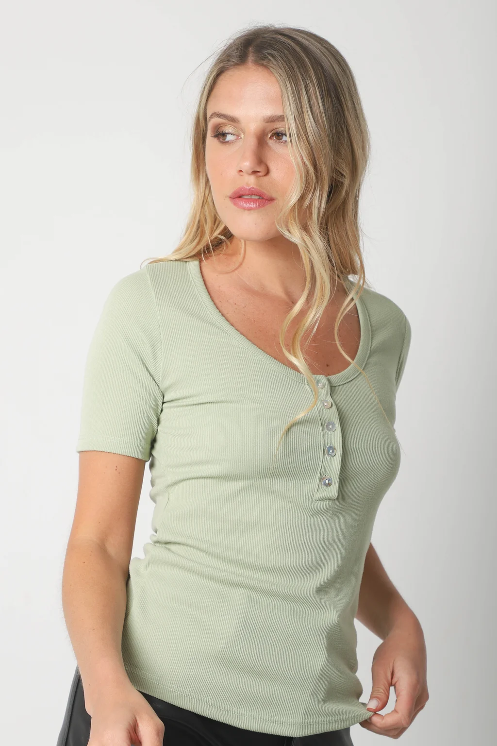 Remera Kyara Morley Abotonada