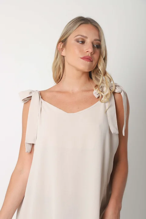 Vestido NISSI LISO AMPLIO de creppe c/ Tiras y Bolsillos