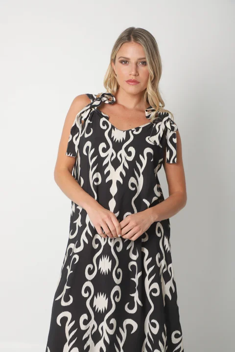 Vestido NISSI BULGARO AMPLIO de creppe c/ Tiras y Bolsillos