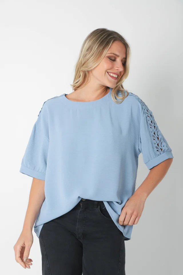 Blusa SERE Amplia Creppe c/ Puntilla en Hombros y Mangas GU0329