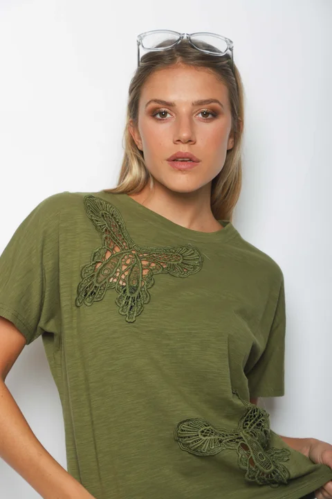 Remera MARIPOSA BORDADA GUJ5231
