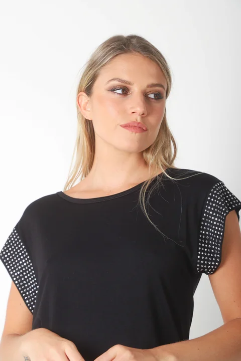 Remera KILIM de Modal Viscosa c/ Tachas en Mangas