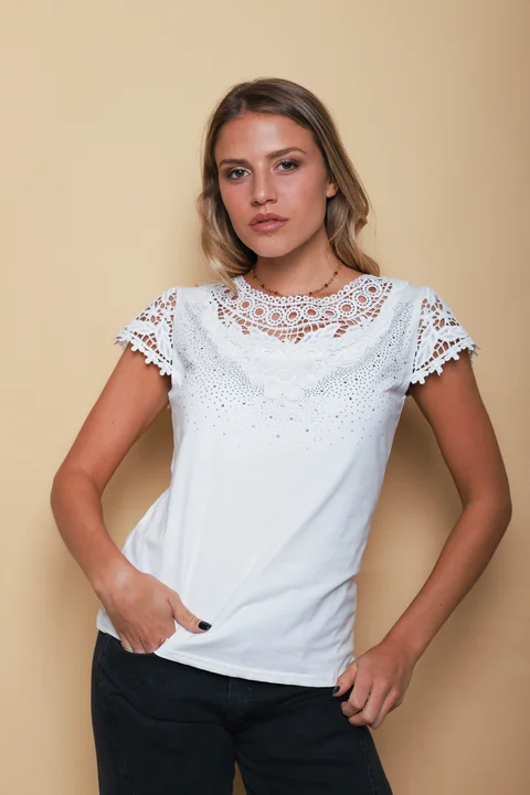 Remera ROYALTY Bordada con Strass GU356341