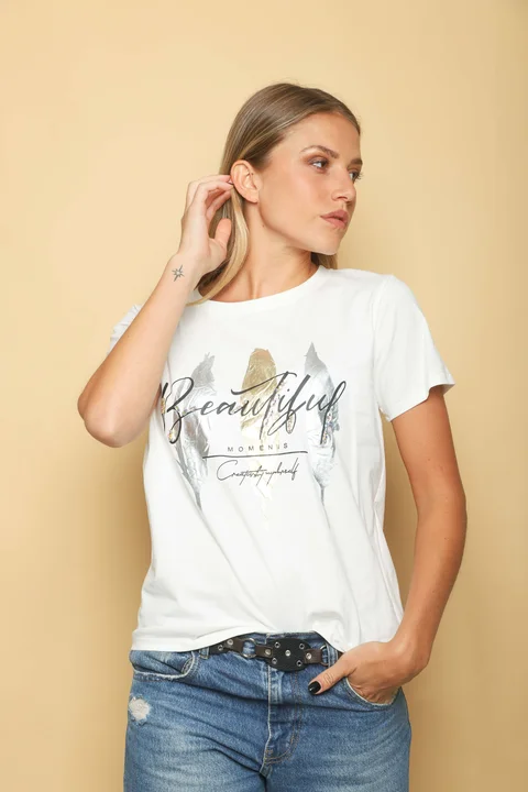 Remera BEAUTIFUL PLUMAS c/ Piedras GUJ5223