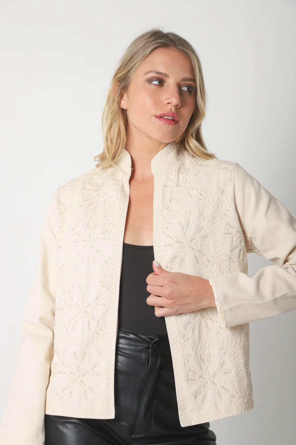 Chaqueta ZAMMA Bordada GU6003