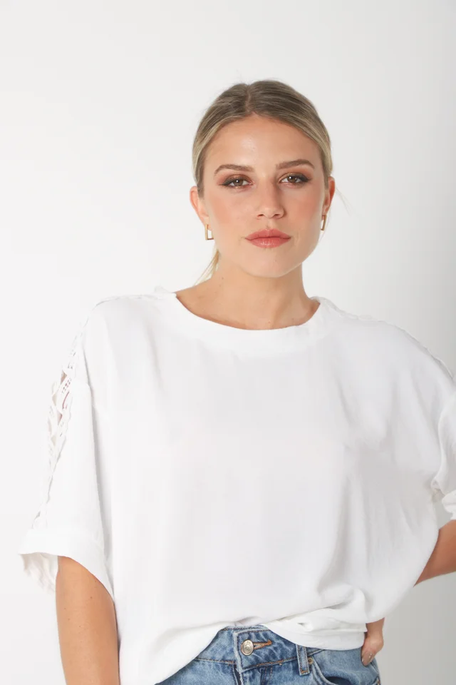 Blusa SERE Amplia Creppe c/ Puntilla en Hombros y Mangas GU0329