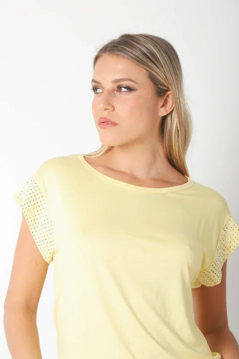 Remera KILIM de Modal Viscosa c/ Tachas en Mangas