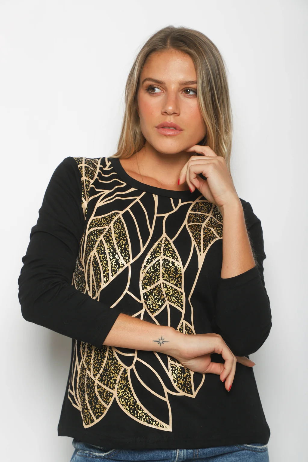 Remera HOJAS con Strass GU70047