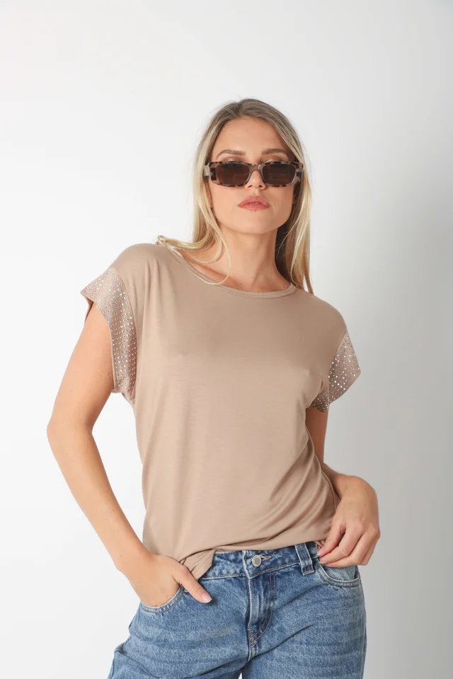 Remera KILIM de Modal Viscosa c/ Tachas en Mangas