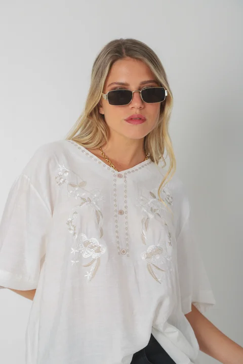 Blusa AMPLIA MAKEA de Lino Bordado c/ Botones GU0327