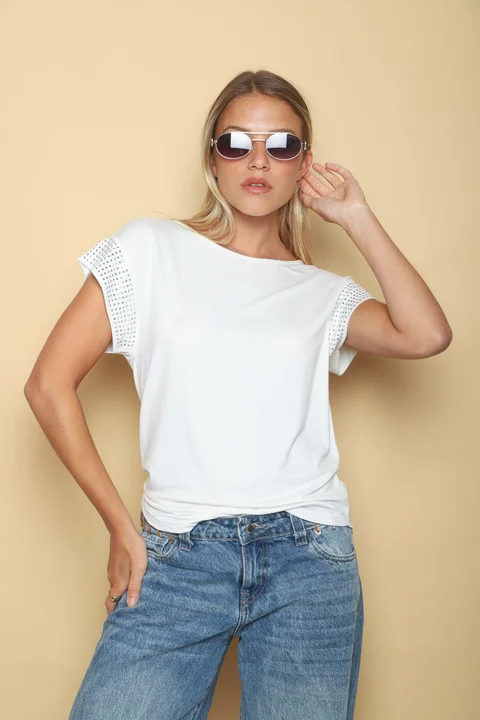 Remera KILIM de Modal Viscosa c/ Tachas en Mangas