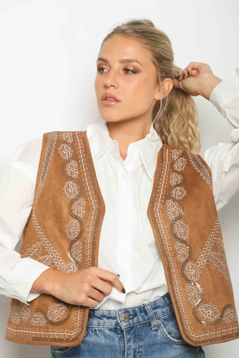 Chaleco KRAVI Gamuza Bordado GU561