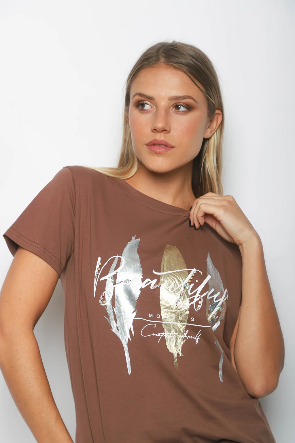 Remera BEAUTIFUL PLUMAS c/ Piedras GUJ5223