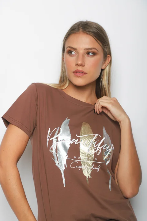 Remera BEAUTIFUL PLUMAS c/ Piedras GUJ5223