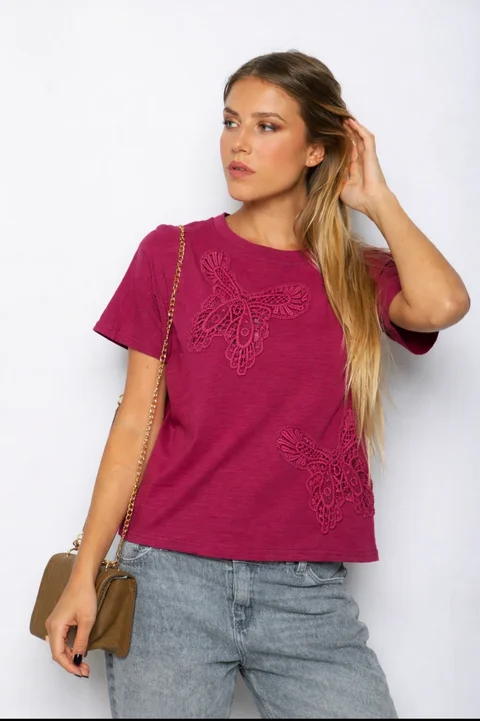 Remera MARIPOSA BORDADA GUJ5231