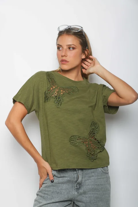 Remera MARIPOSA BORDADA GUJ5231