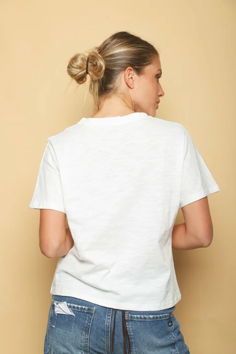 Remera MARIPOSA BORDADA GUJ5231