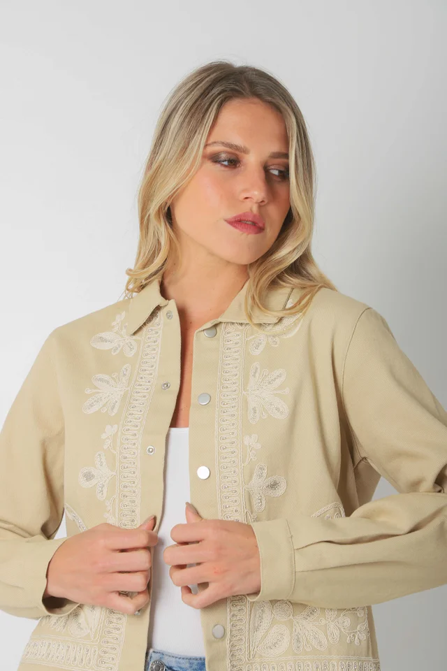 Chaqueta FORTY de Gabardina Bordada GUF6005