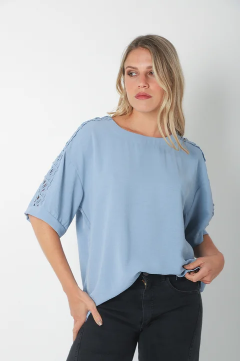 Blusa SERE Amplia Creppe c/ Puntilla en Hombros y Mangas GU0329