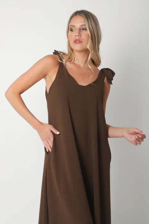 Vestido NISSI LISO AMPLIO de creppe c/ Tiras y Bolsillos