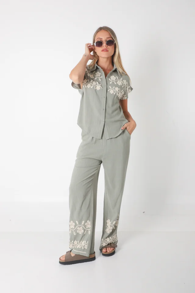 Conjunto GINEVA LINO C/Bordado GUK70152/70153