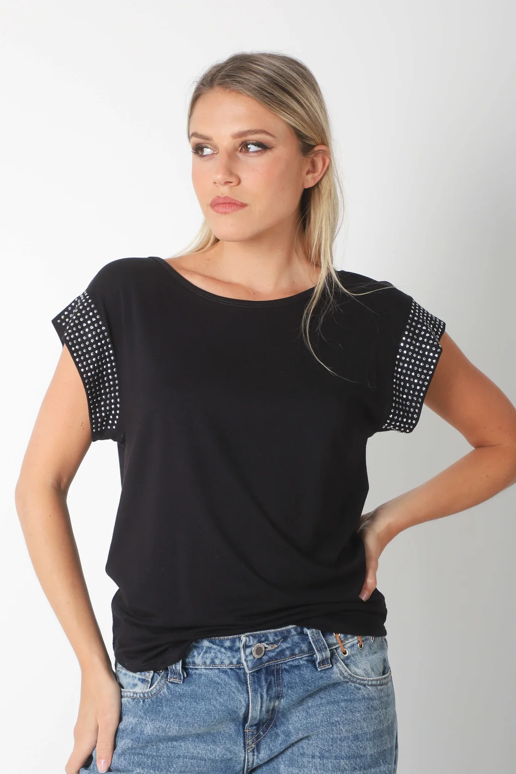 Remera KILIM de Modal Viscosa c/ Tachas en Mangas