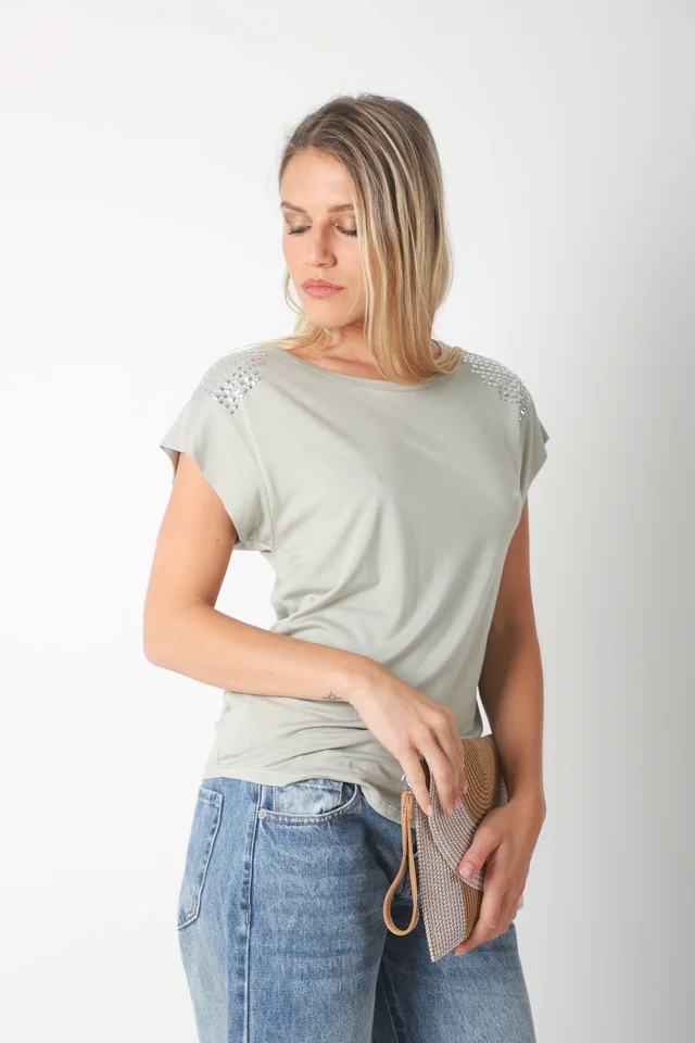 Remera Alyssa Viscosa Lycra con Tachas