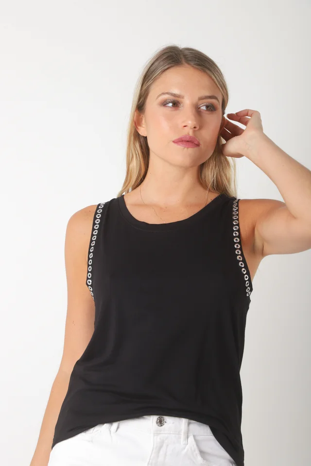 Musculosa Mile Creppe c/ Tachas