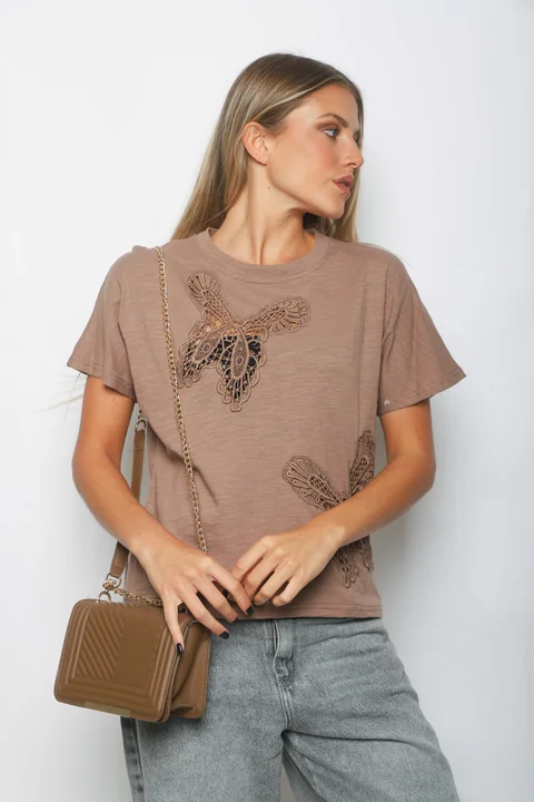 Remera MARIPOSA BORDADA GUJ5231