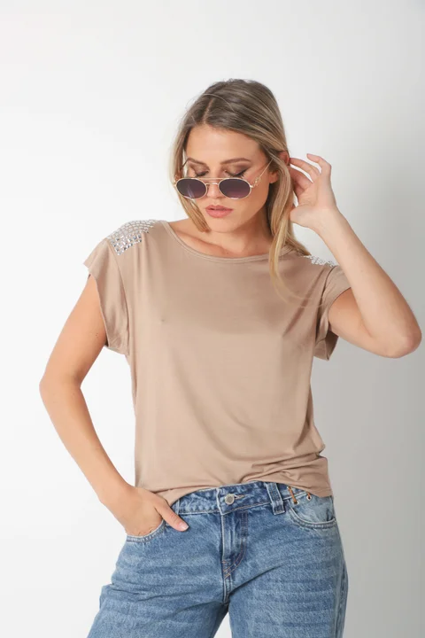 Remera Alyssa Viscosa Lycra con Tachas