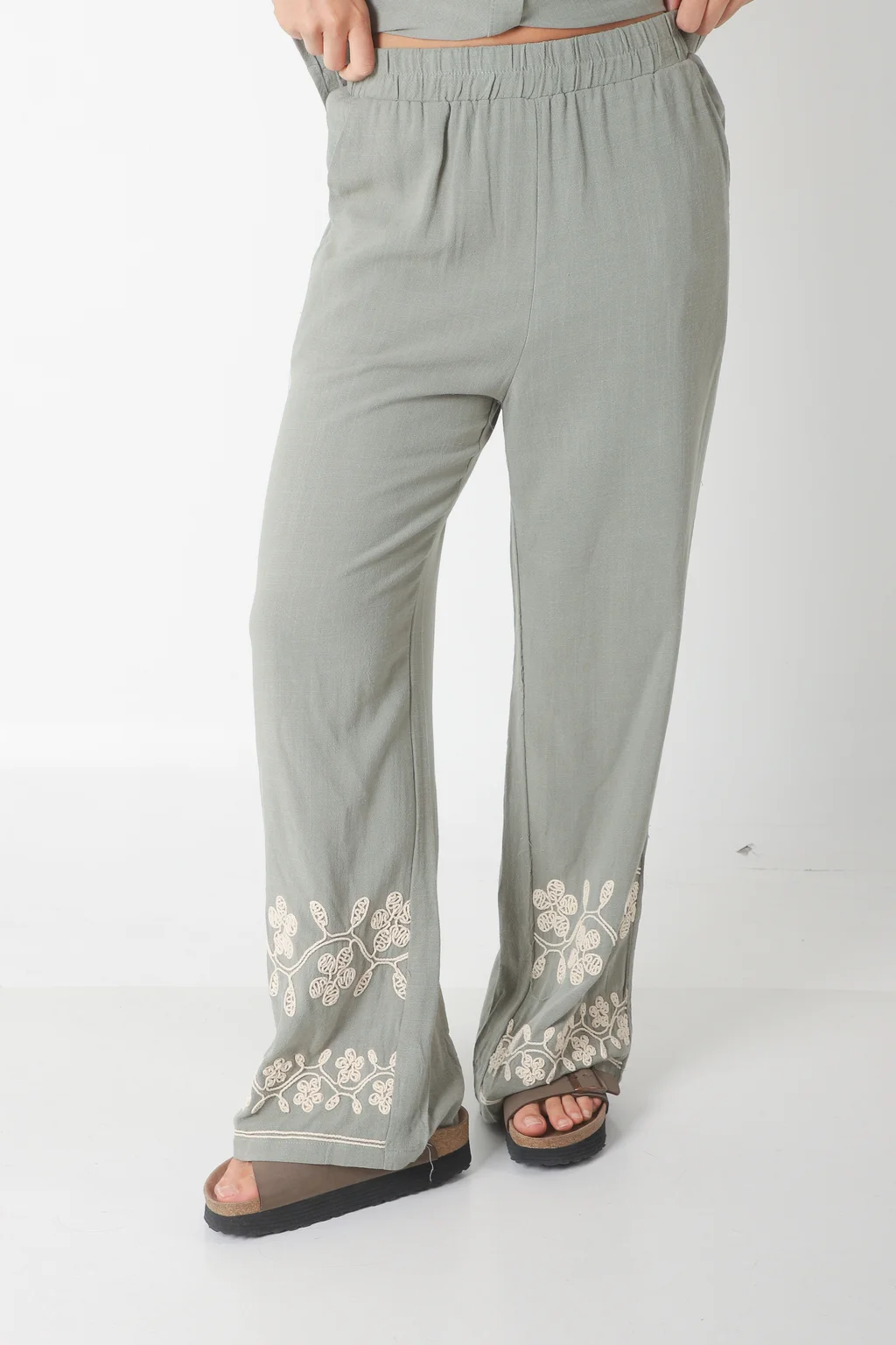 Conjunto GINEVA LINO C/Bordado GUK70152/70153