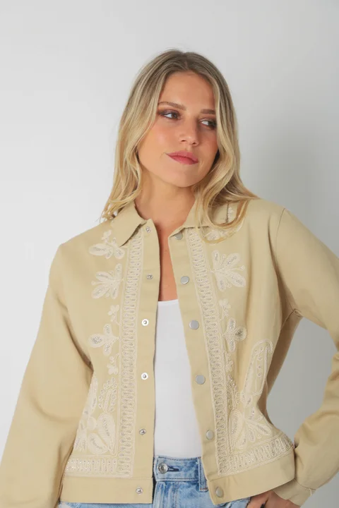 Chaqueta FORTY de Gabardina Bordada GUF6005