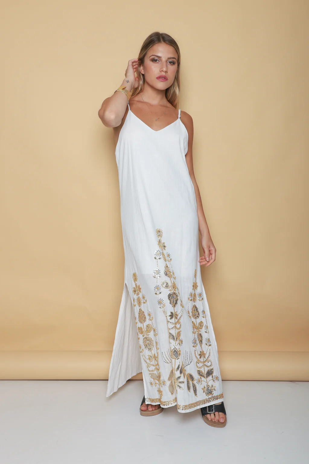 Vestido RHAPSODY Amplio Lino con Canutillos Bordados GU4086