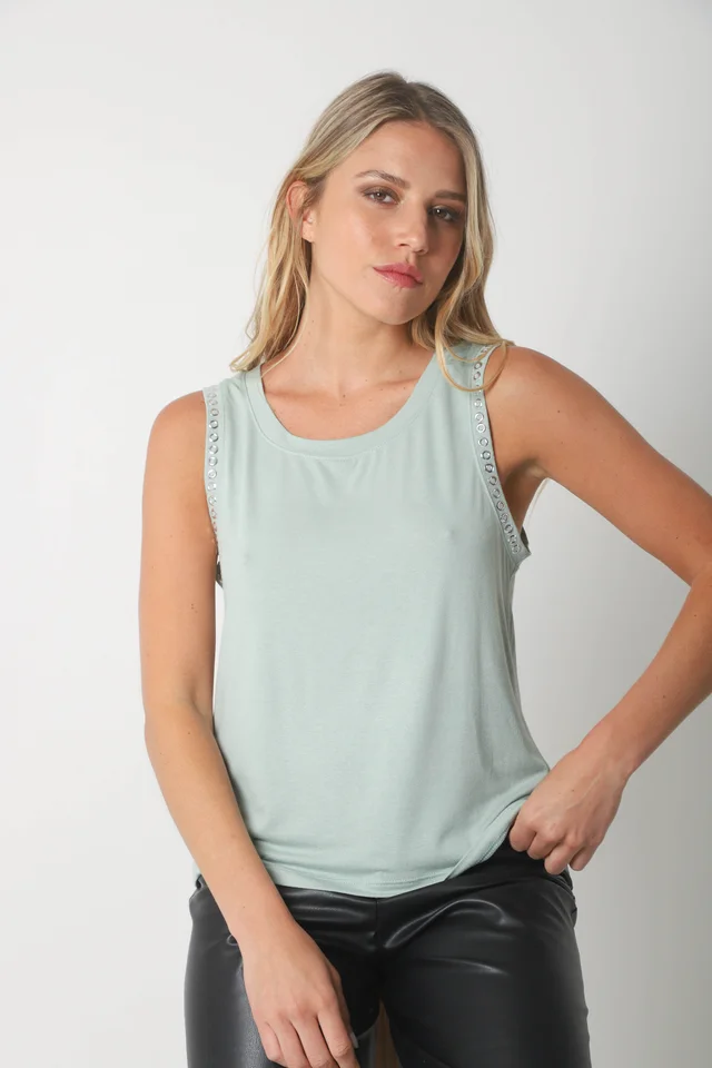 Musculosa Mile Creppe c/ Tachas