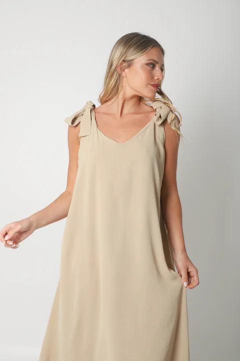 Vestido NISSI LISO AMPLIO de creppe c/ Tiras y Bolsillos