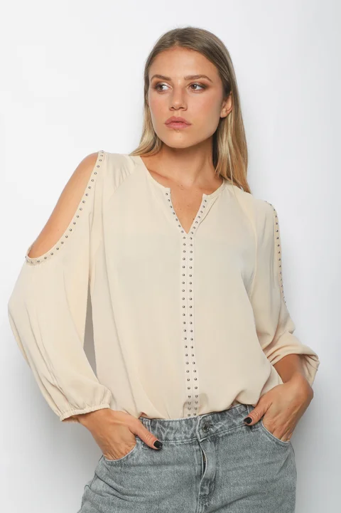 Blusa GAMBER SATEN C/ Hombro Descubierto y Tachas GU0341