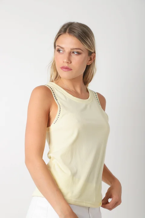 Musculosa DARE Morley Bombe c/ Tachas