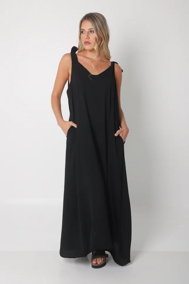 Vestido NISSI LISO AMPLIO de creppe c/ Tiras y Bolsillos