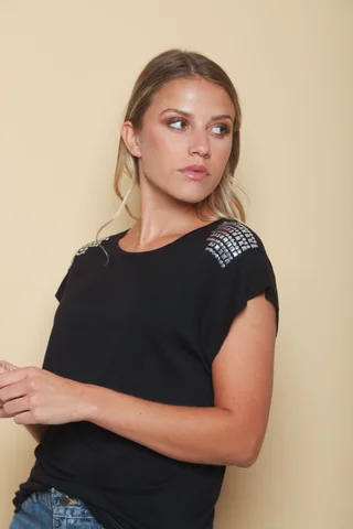 Remera Alyssa Viscosa Lycra con Tachas - Vista 2