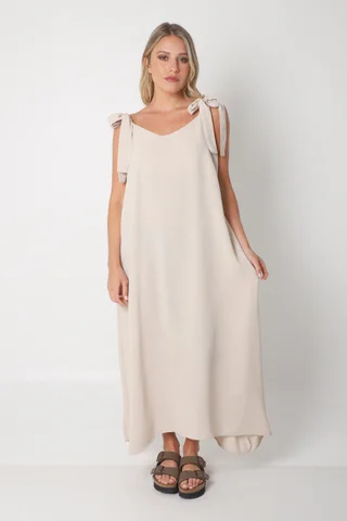 Vestido NISSI LISO AMPLIO de creppe c/ Tiras y Bolsillos - Vista 1