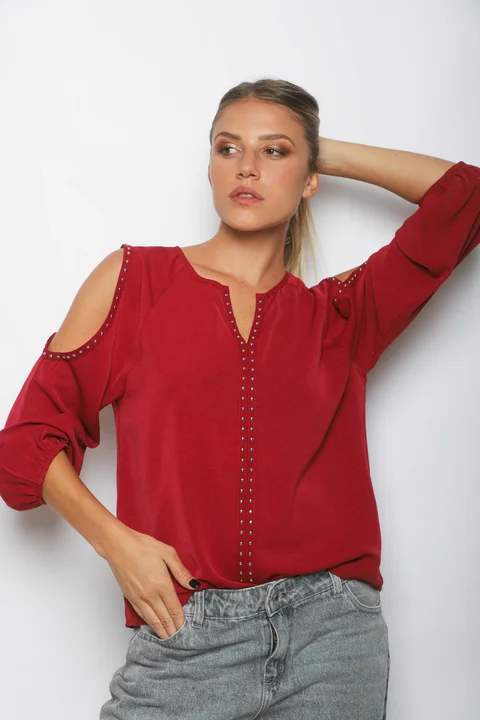 Blusa GAMBER SATEN C/ Hombro Descubierto y Tachas GU0341