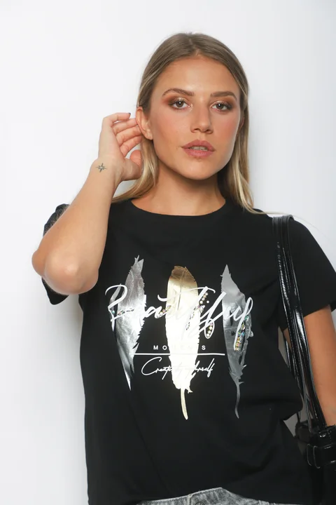 Remera BEAUTIFUL PLUMAS c/ Piedras GUJ5223