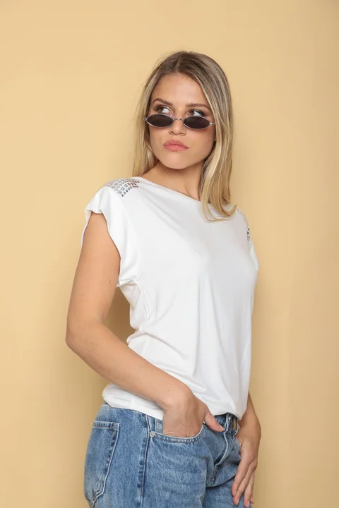 Remera Alyssa Viscosa Lycra con Tachas