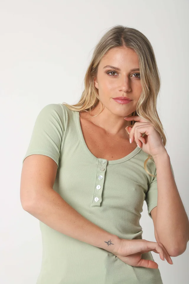 Remera KYARA Morley Abotonada