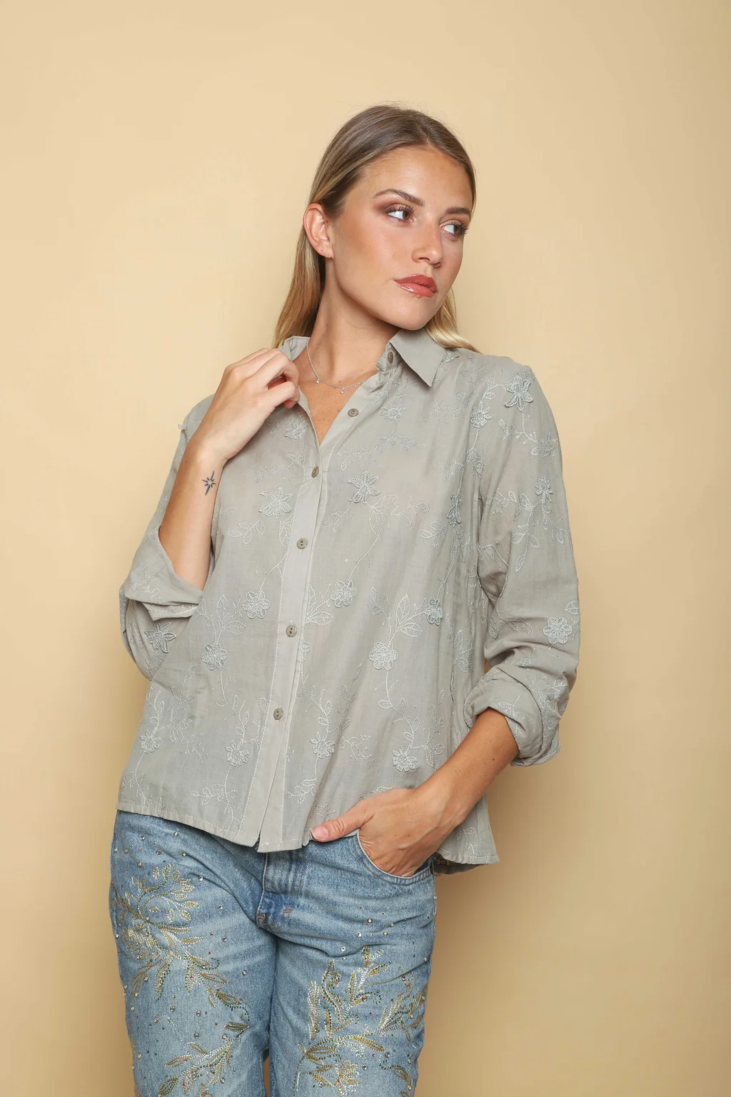 Camisa VITARA Hojitas Bordada GUK70217
